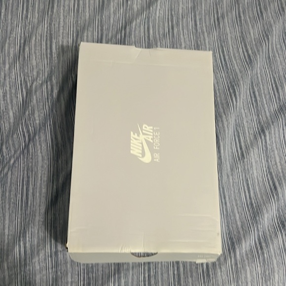 Air Force Ones Size 9.5 Men’s White - Picture 8 of 8